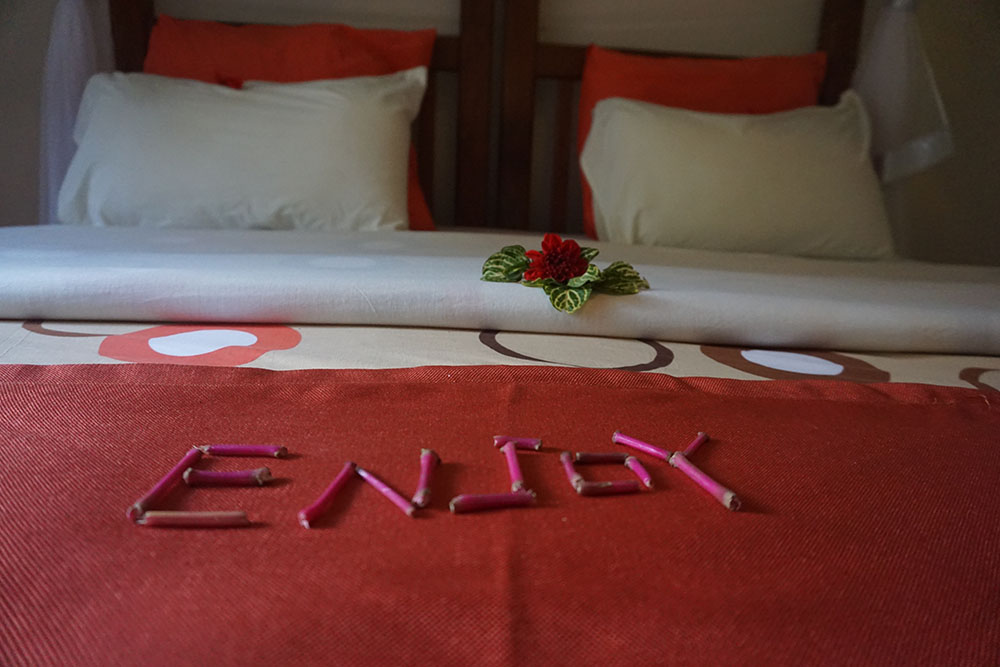 Hotelzimmer, Bett, Enjoy